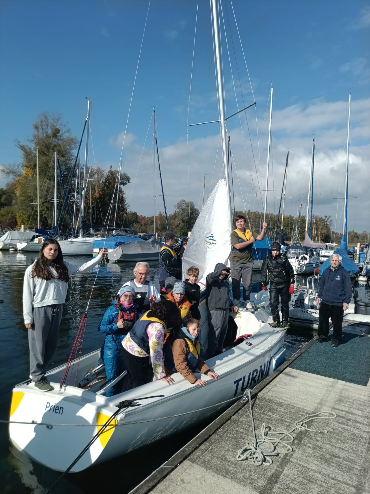 Segeln am Steg in Prien